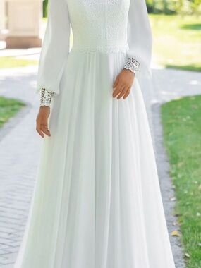 ISO Monica Loretti #8156 Bridal Gown Size 10